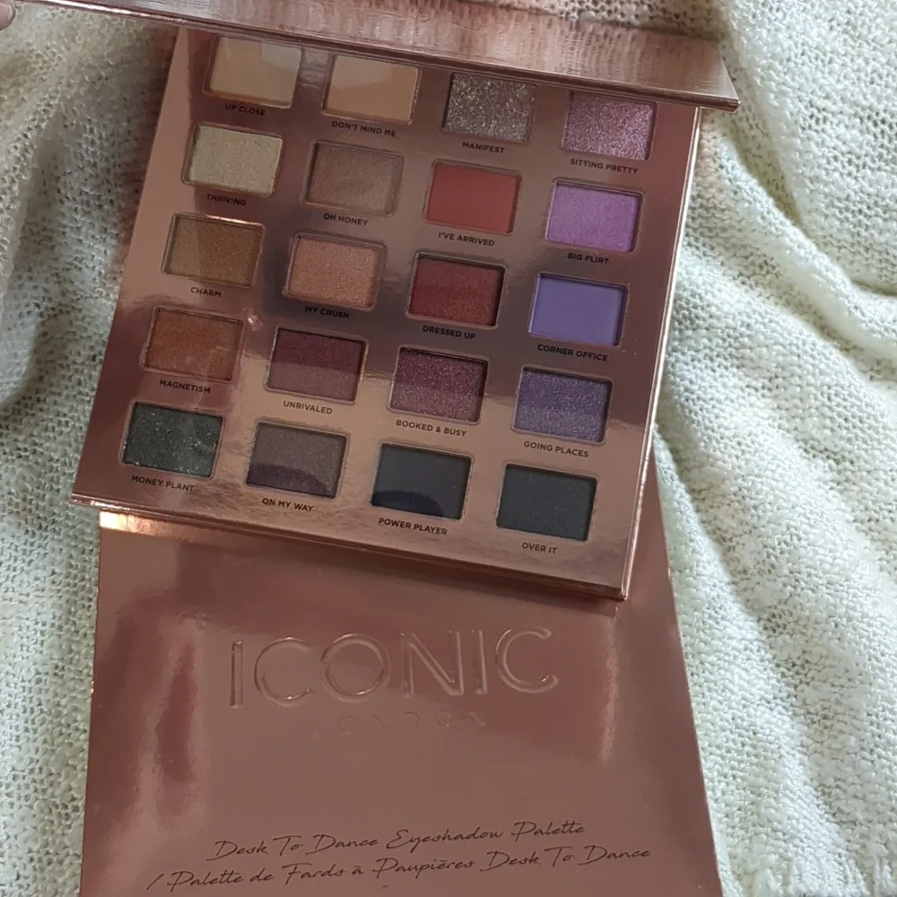 Iconic LONDON Desk To Dance Eyeshadow Palette, 20 x1.2g/0.04oz